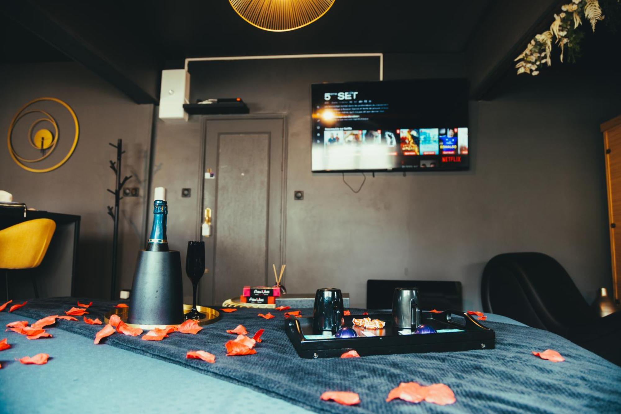 La Marble Room - Suite Balneo & Sauna Angers Ngoại thất bức ảnh