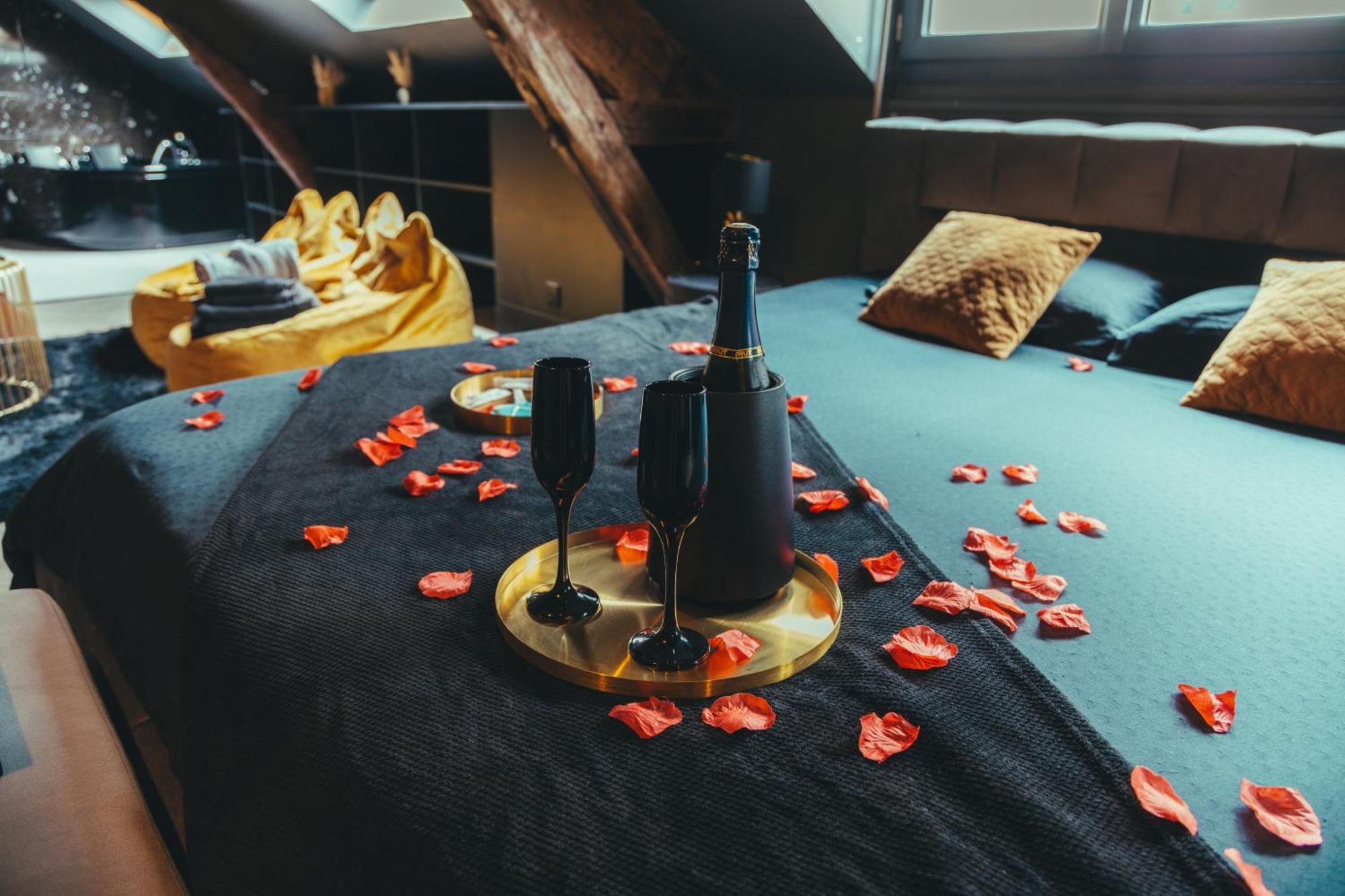 La Marble Room - Suite Balneo & Sauna Angers Ngoại thất bức ảnh