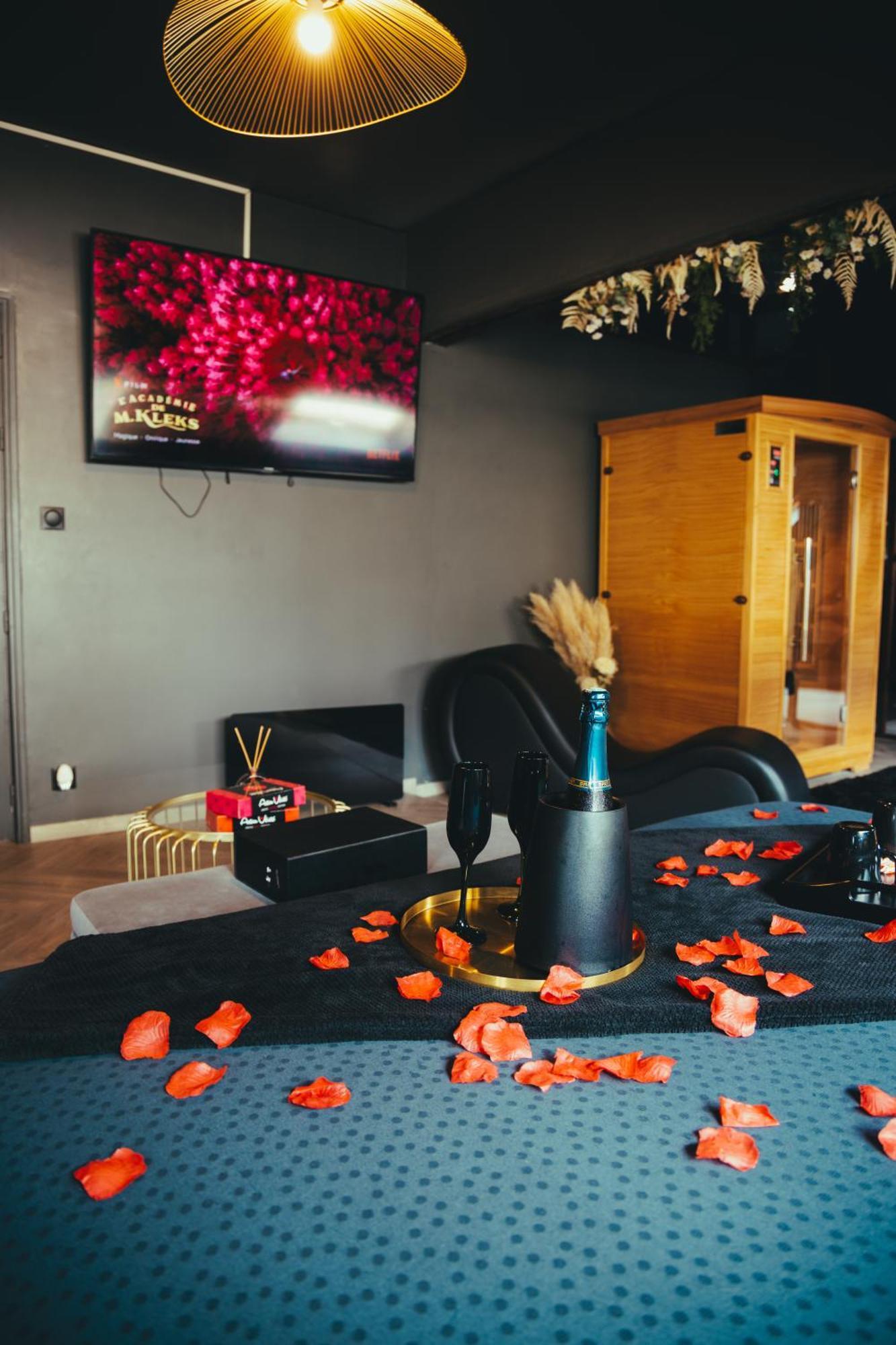 La Marble Room - Suite Balneo & Sauna Angers Ngoại thất bức ảnh