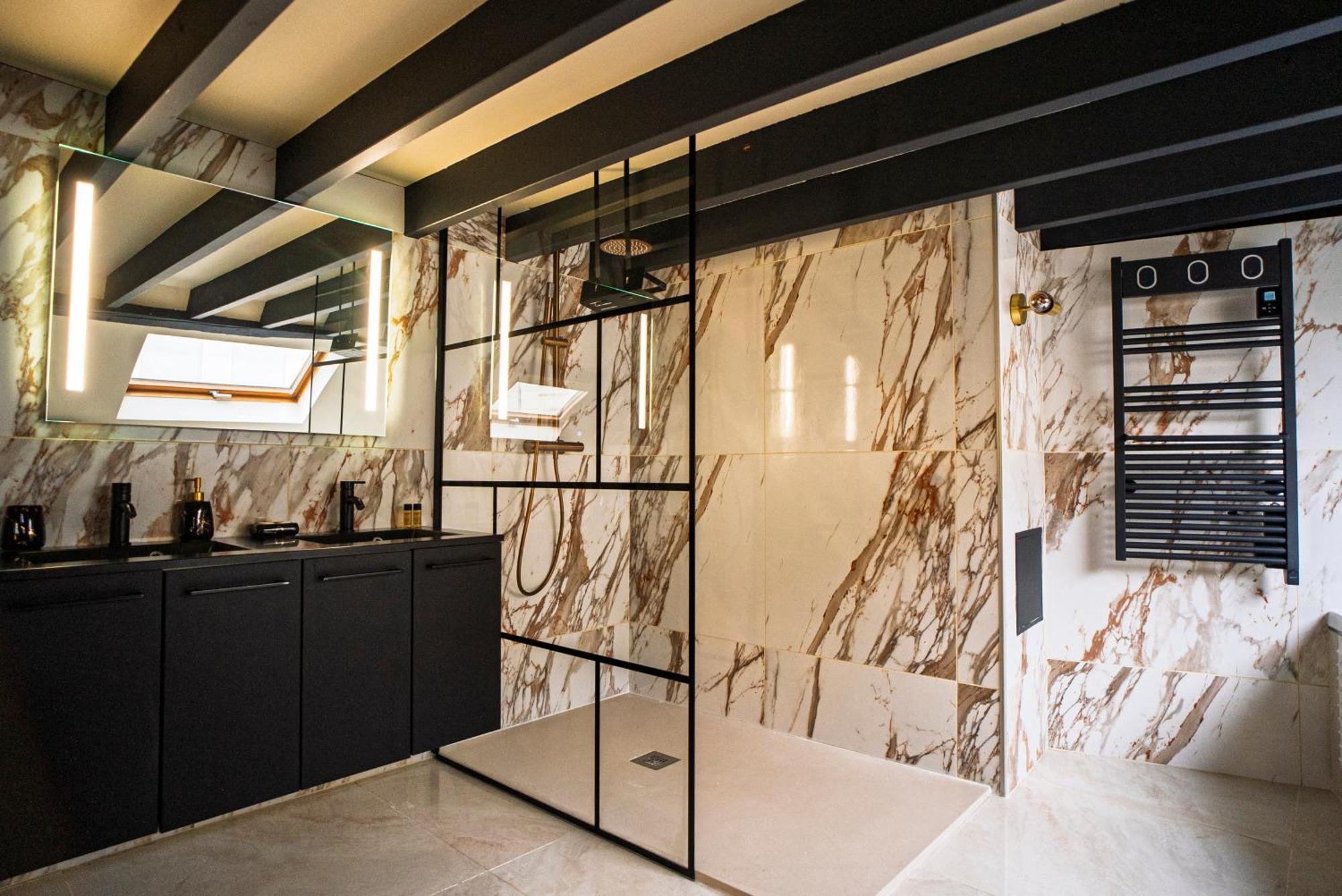La Marble Room - Suite Balneo & Sauna Angers Ngoại thất bức ảnh